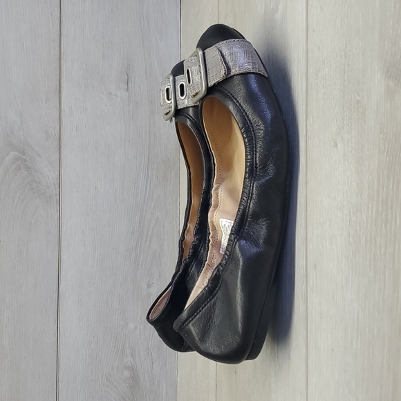 UGG "Like New" Women Leather Buckle ToeComfort Loafer Ballet shoes sz 7 - Picture 2 of 10